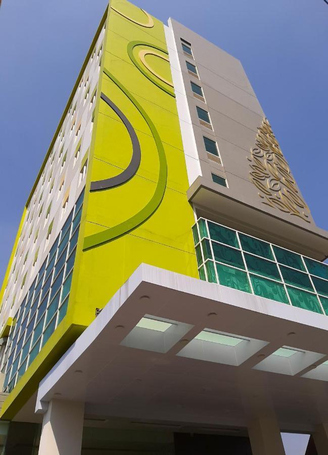Zest Parang Raja Solo By Swiss-Belhotel International Bonorejo Exterior photo